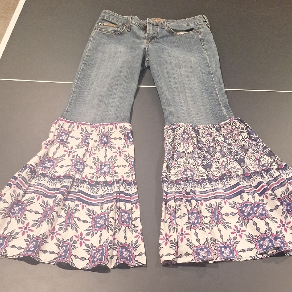 Upcycled Vintage Lei Blue/Purple Floral Flare Jeans